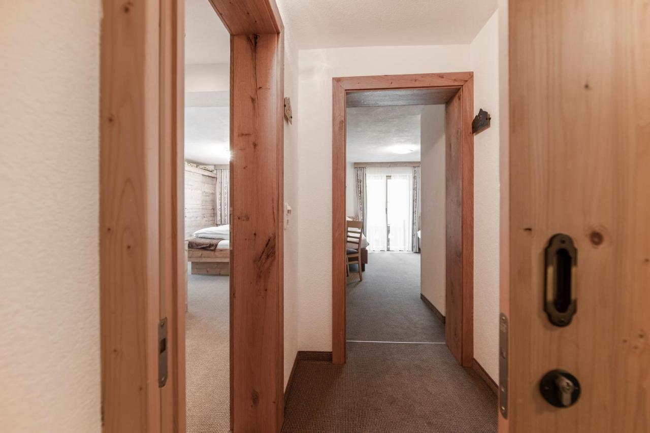 Alpenhof Hotel แลร์มอส ภายนอก รูปภาพ